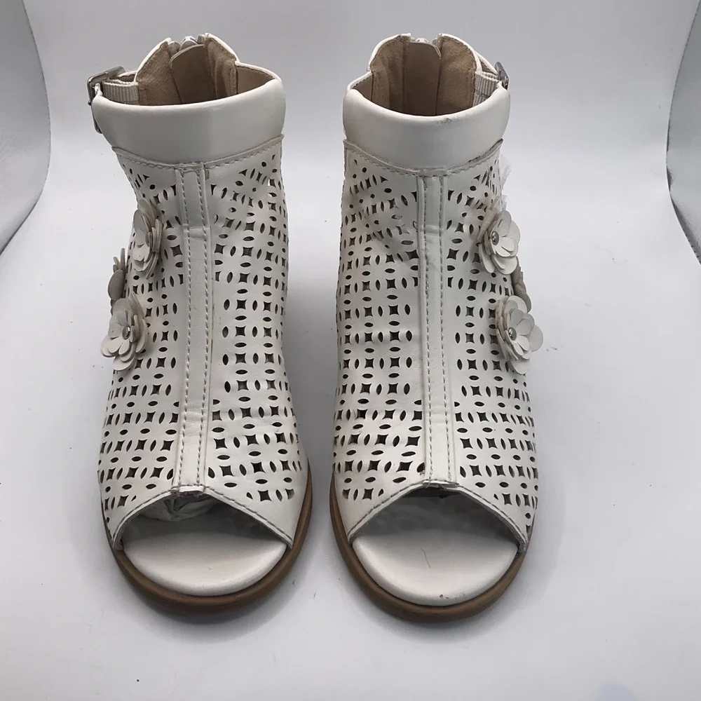 Jellypop Kids  Cream Ankle‎ Boots Cutouts Ankle Buckle  size 1 Easter Peep Toe